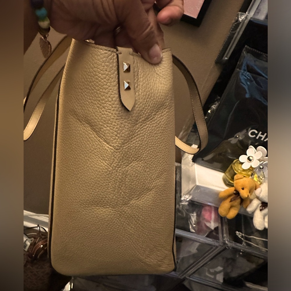 DEAL ALERT ‼️‼️ Pre-loved Michael Kors Karlie Tote (Large) - Picture 15 of 16